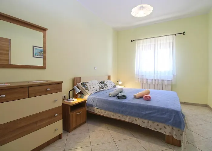 Veroslava 2159 Apartment